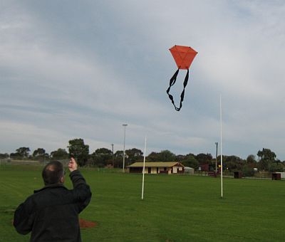 How to build a barn door kite - launching